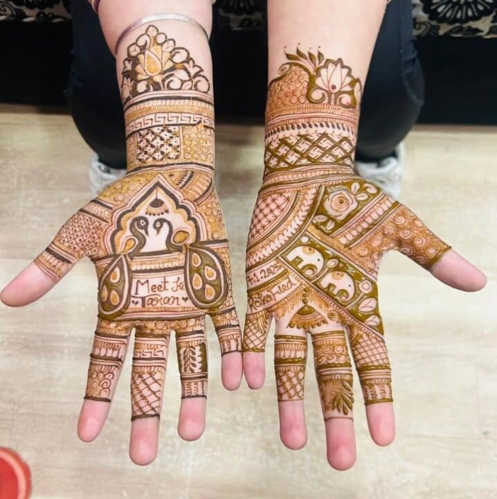 Indian Mehndi artist Udaipur