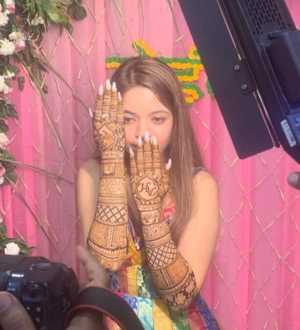 Mehndi artist with fast service Udaipur