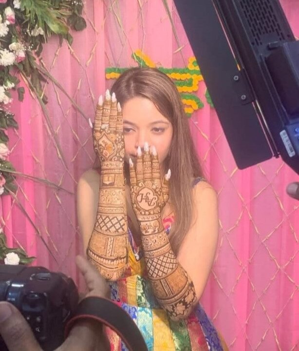 Mehndi artist with fast service Udaipur